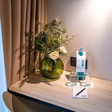 Platzhirsch Living 3* Kelsterbach