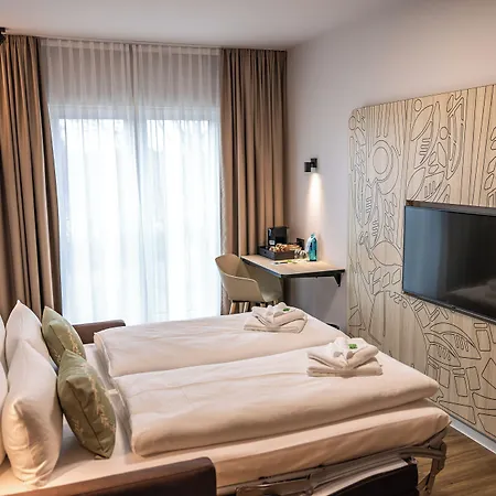 Platzhirsch Living 3* Kelsterbach